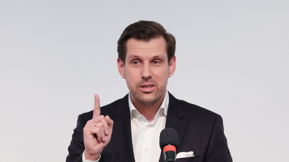 Warszawa, 05.04.2024. Kampania samorządowa 2024. Kandydat PiS na prezydenta m.st. Warszawy Tobiasz Bocheński podczas Warszawskiej Konwencji Finałowej PiS w stołecznej siedzibie Stowarzyszenia Dziennikarzy Polskich, 5 bm. (jm) PAP/Paweł Supernak