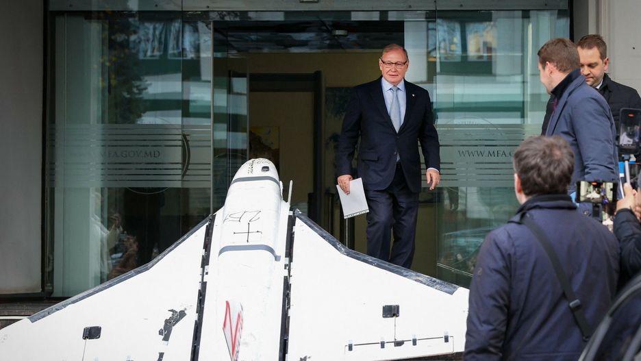 Rosyjski dron Gerbera wystawiony przed MSZ w Kiszyniowie