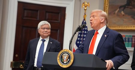 "To czas, żebyśmy byli mądrzejsi". Trump wraca do tematu umowy z Ukrainą