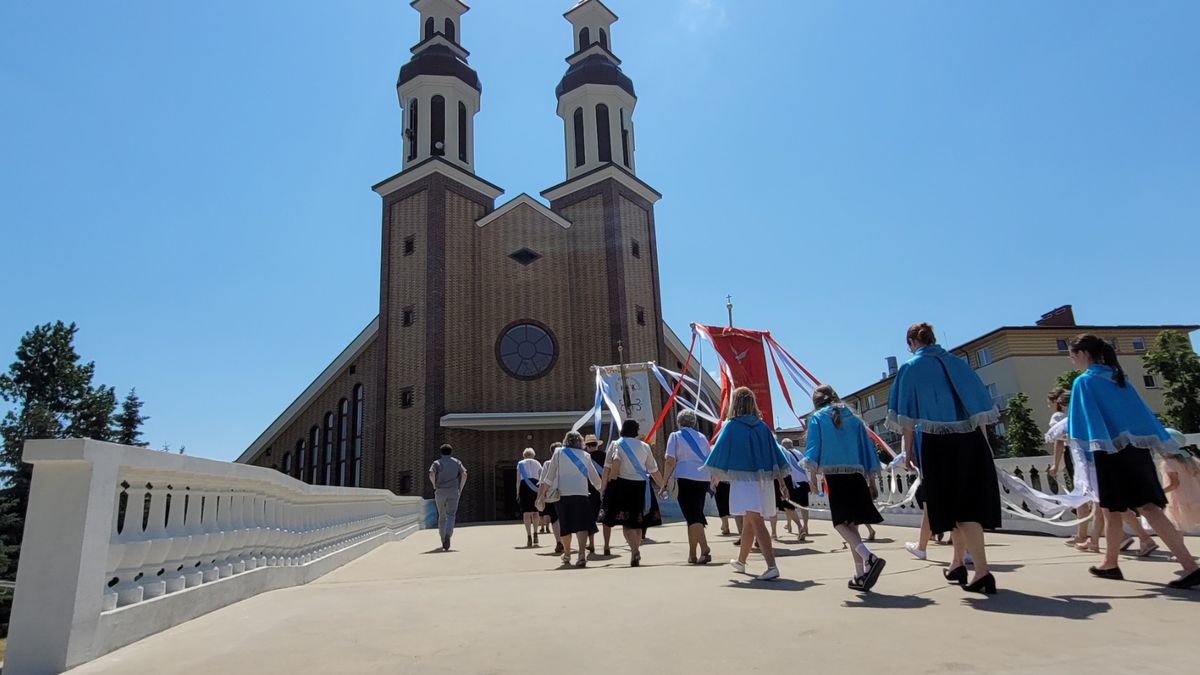 Wierni murem stanęli za księdzem