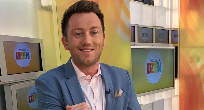 Adam Giza zastąpi Annę Popek w roli gospodarza „Wstaje dzień”