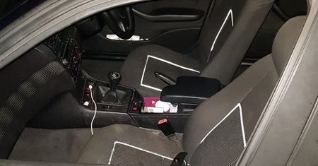 Kobieta wypadła z samochodu na autostradę. Przyczyna bulwersuje