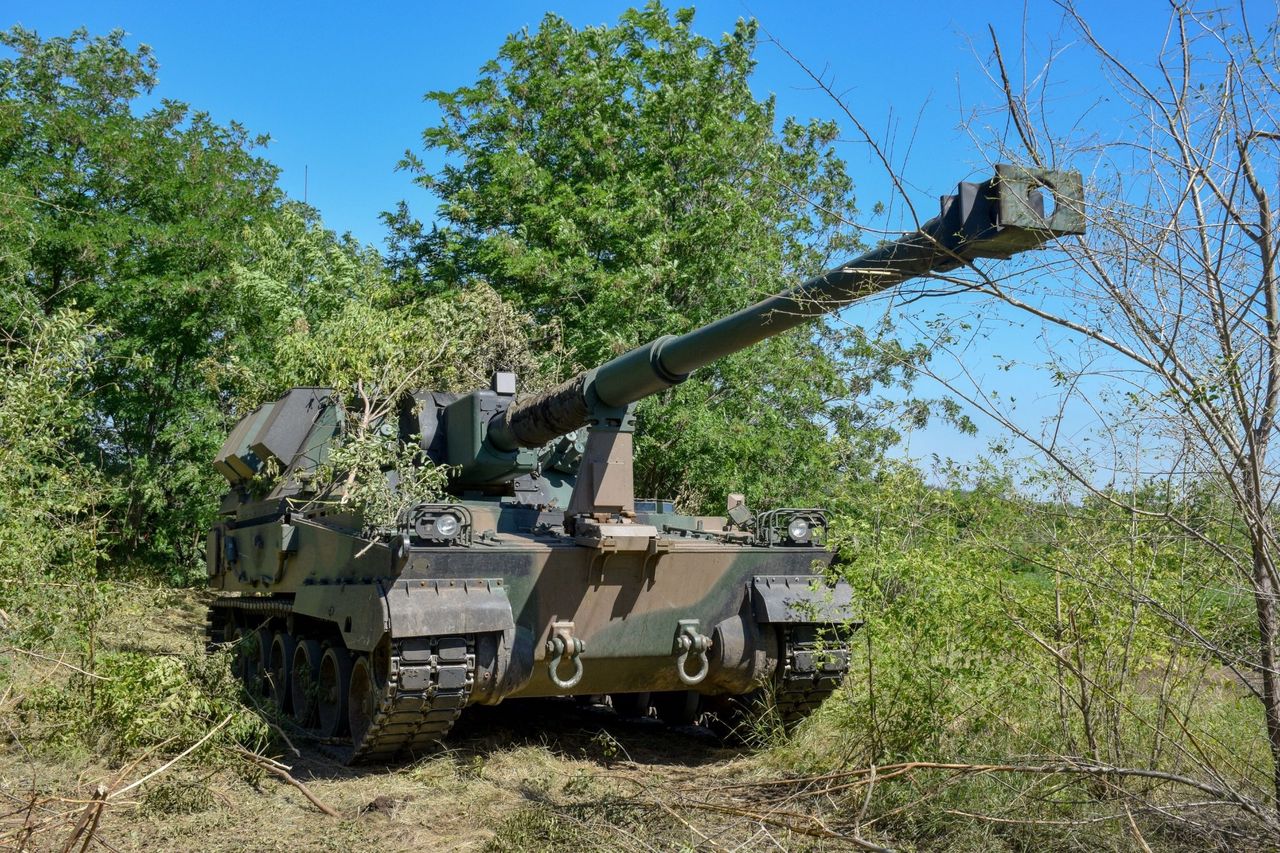 Polish Krab self-propelled howitzers fight in Ukraine - illustrative photo