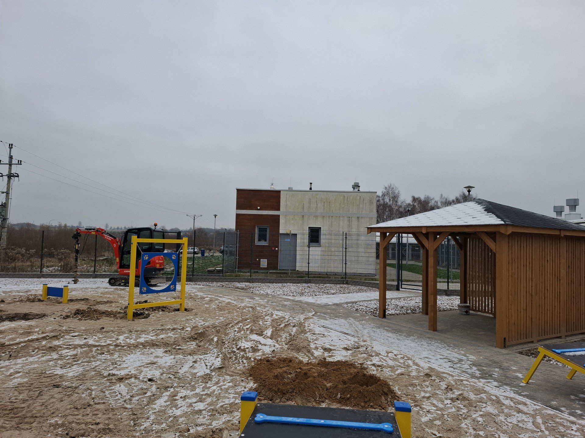 Wybieg przy słupskim schronisku nabiera kształtów. Sprawdziliśmy, jak postępują prace