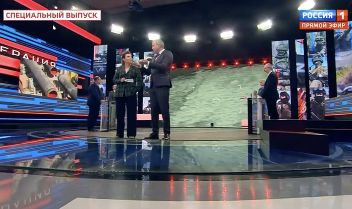 Jewgienij Popow z trudem zachowywał kamienną twarz podczas wygłaszania absurdalnych tez w programie "60 minut"