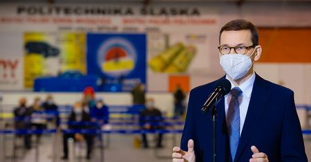 Nadwyżka jeszcze większa, niż zapowiadał premier. A dług galopuje