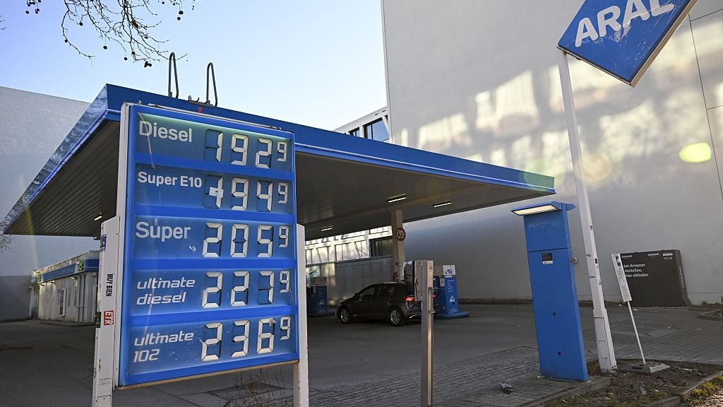 Stacja paliw w Berlinie. Zdjęcie z 3 marca