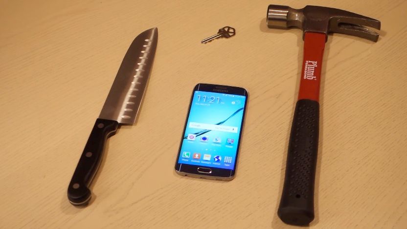 W skrócie: Galaxy S6 edge i One M9 w starciu z kluczami, nożem i młotkiem 1
