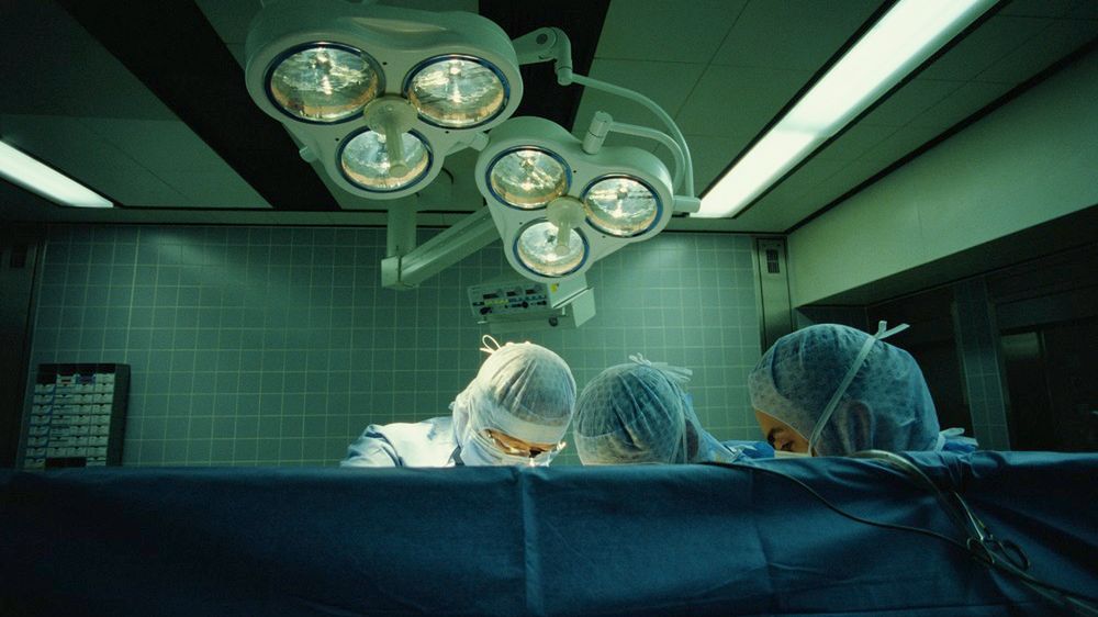 NFZ planuje cięcia w chirurgii. "Część pacjentów może nie doczekać operacji"