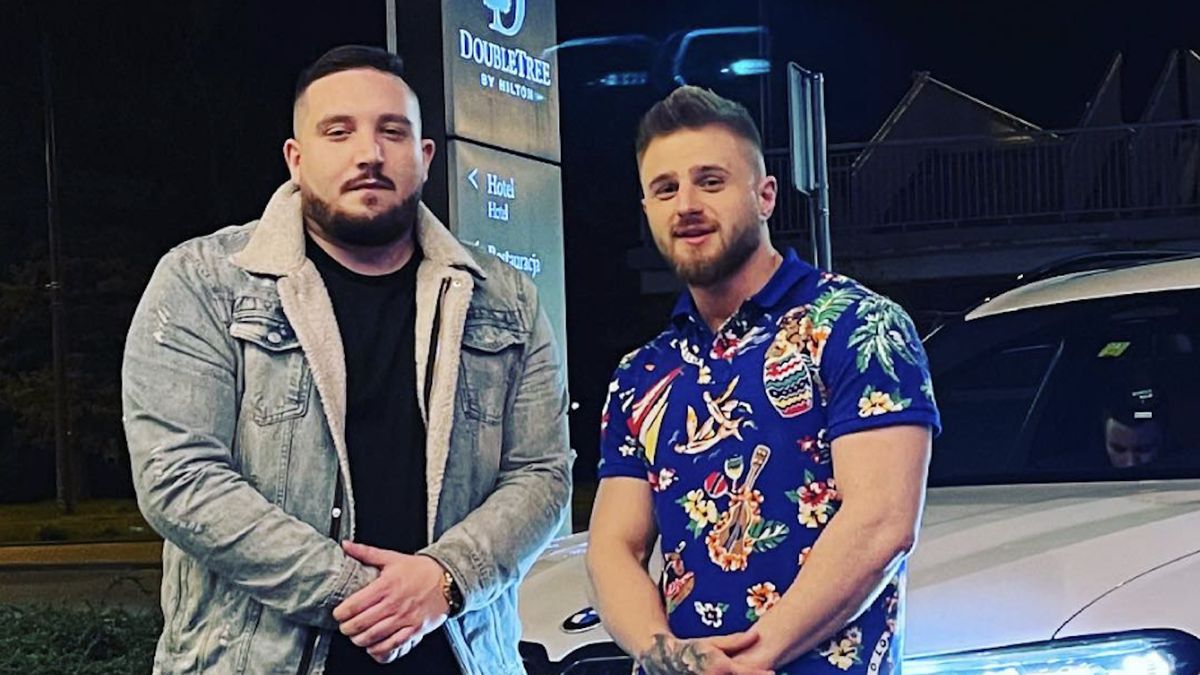 Amadeusz Roślik (z prawej) został brutalnie oceniony przez Tomasza Adamka