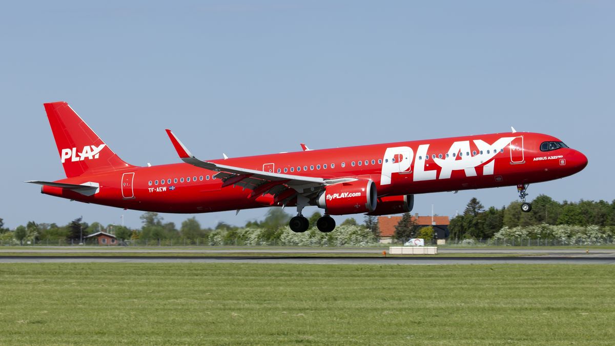 Charakterystyczne czerwone samoloty Play już nie polecą