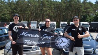 Piknik z Mercedesem przy Wawelskiej w Pile. Można było podziwiać wyjątkowe auta z gwiazdą