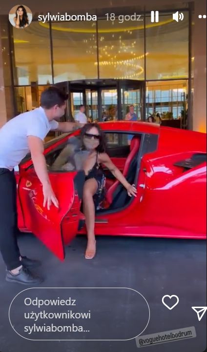 Sylwia Bomba pokazała się w czerwonym Ferrari