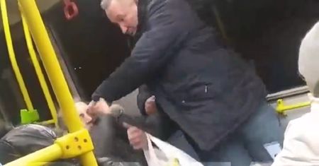 Kolejny niepokojący incydent w Rosji. Mężczyzna pobity w autobusie