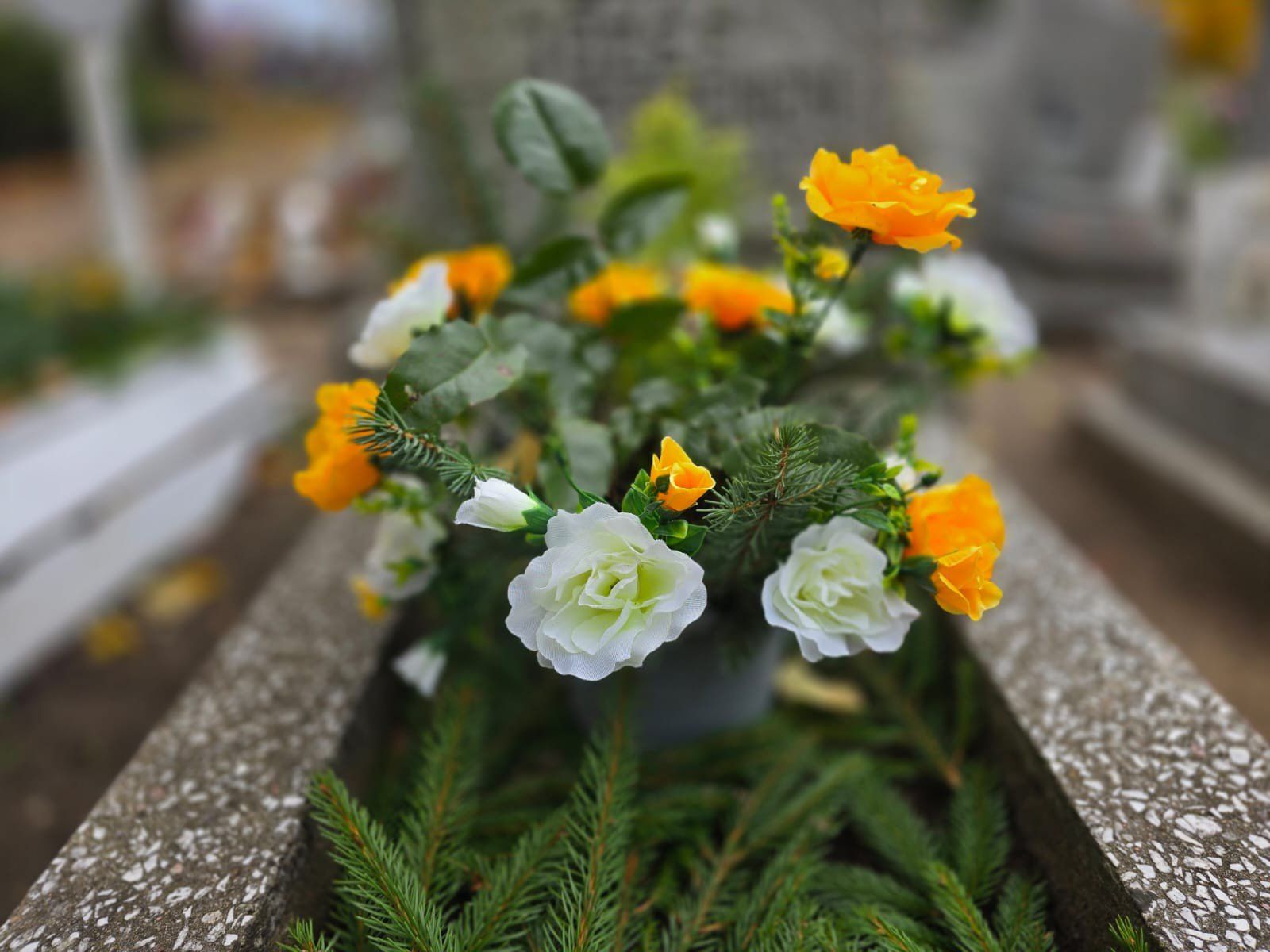 W dniu Wszystkich Świętych można dorobić nawet bez własnej działalności