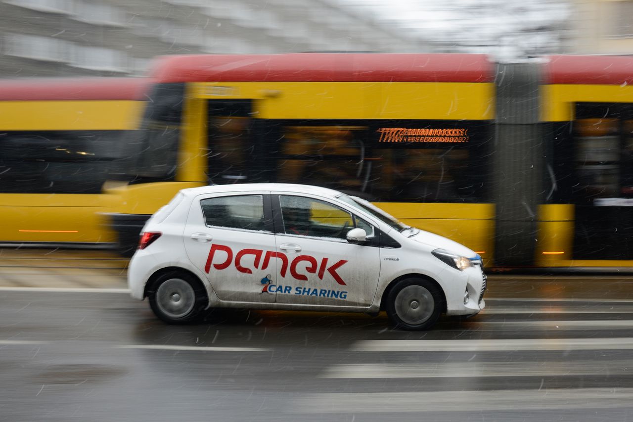 1000 aut trafi na granicę. Panek pomoże z transportem osób z Ukrainy