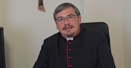 Polski ksiądz pojechał z żoną na wojnę. "Przejechaliśmy całą Ukrainę"