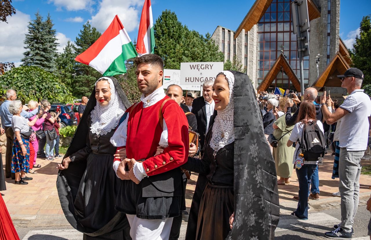 Barwny korowód zespołów w Zakopanem, folklor