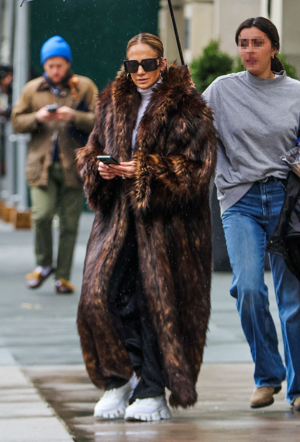 Jennifer Lopez paraduje w futrze po Nowym Jorku