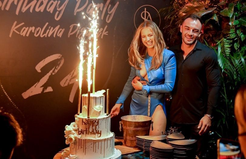 Karolina Pisarek bawiła się na imprezie z nowym partnerem. Wiemy, kim jest ukochany celebrytki