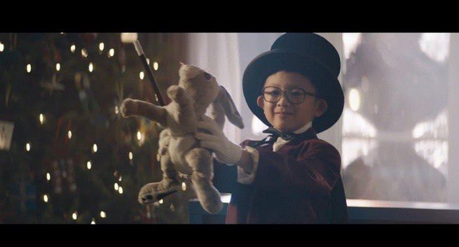 Nowe „życie” starych przedmiotów w świątecznej reklamie IKEA (wideo)