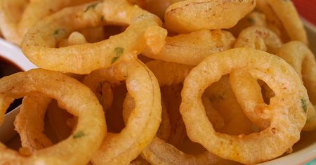 Po co komu chipsy? Ta puchata i chrupiąca przekąska zrobi furorę na stole