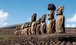 Najbardziej odizolowany "pępek świata". Odkryto nowe fakty o słynnych rzeźbach