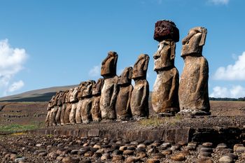 Najbardziej odizolowany "pępek świata". Odkryto nowe fakty o słynnych rzeźbach