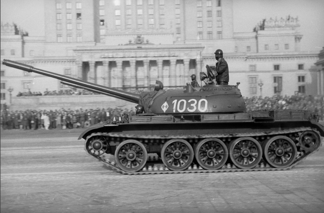 T-54A na warszawskiej defiladzie 