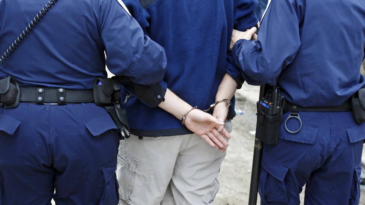 70-latek dźgnął nożem w brzuch wychodzącego od sąsiada kolegę.  Zdj. ilustracyjne 