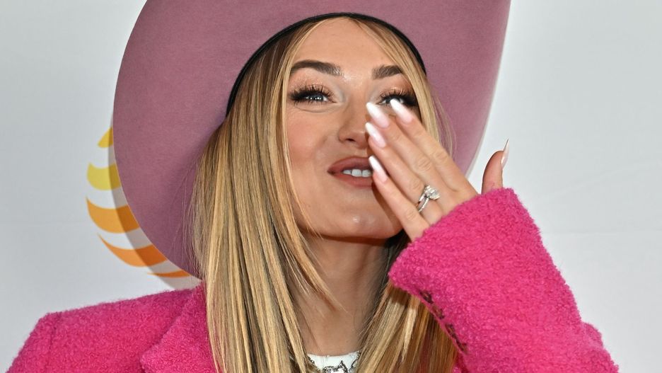 Marcelina Zawadzka w różowej stylizacji