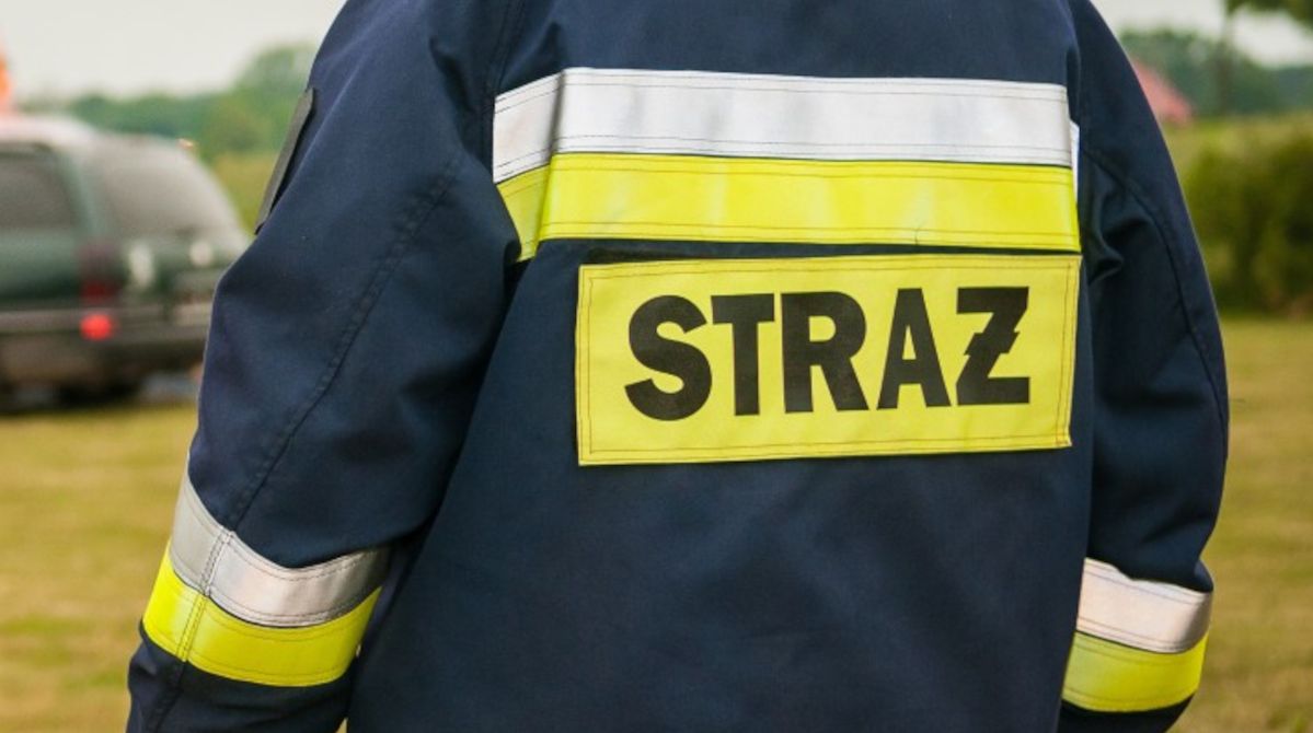 Bochnia: 42-latek spędził noc zamknięty na daszku. Pomogli mu strażacy