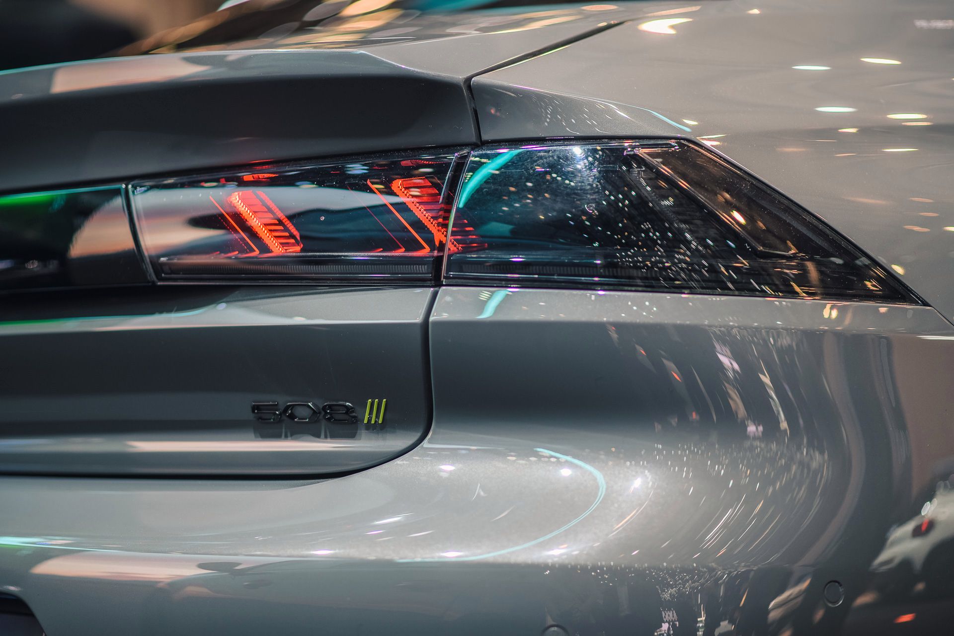 508 Peugeot Sport Engineered wyróżnia się drobnymi akcentami w fluorescencyjnym kolorze