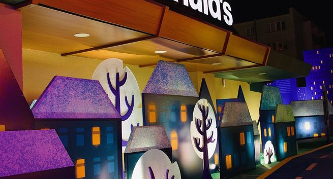 Łódzki McDonald's zamienił się w wielką grę planszową. To akcja promocyjna Burgera Drwala