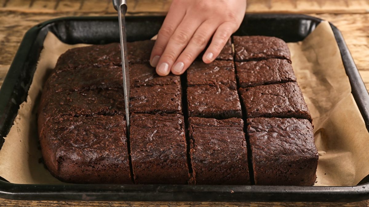 Ciasto usta Adama to małe okrągłe biszkopty zamknięte w puszystym cieście