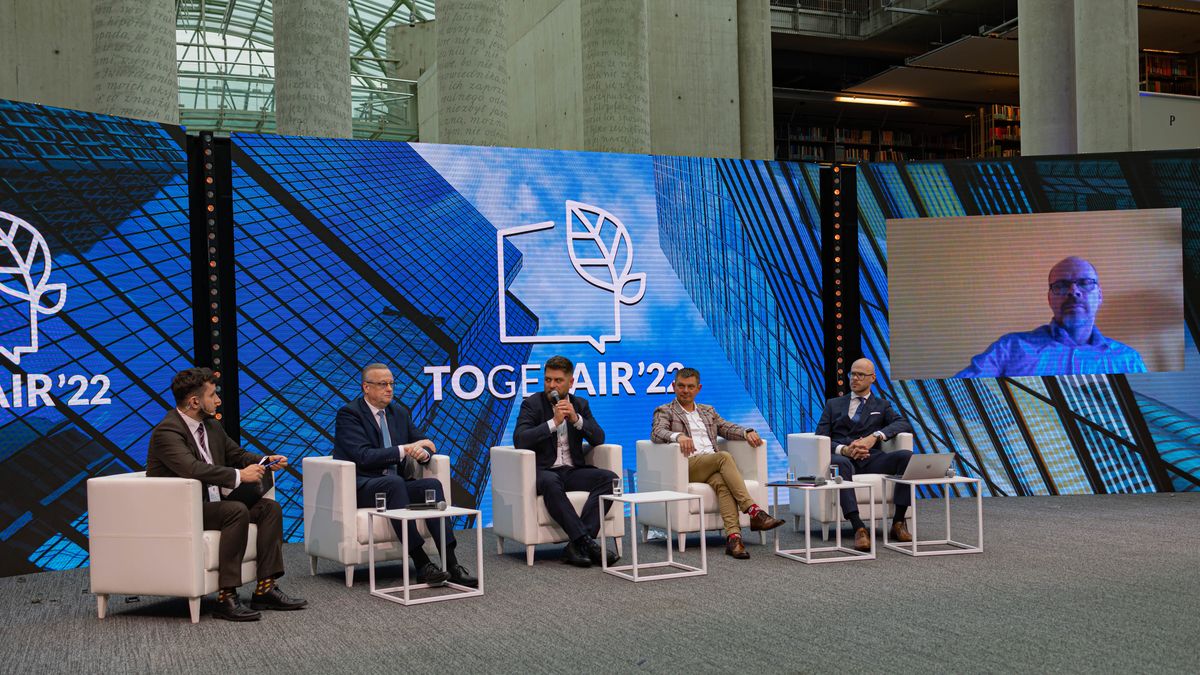 Debata "Rozwój inteligentnych systemów magazynowania, przesyłu i dystrybucji energii" 