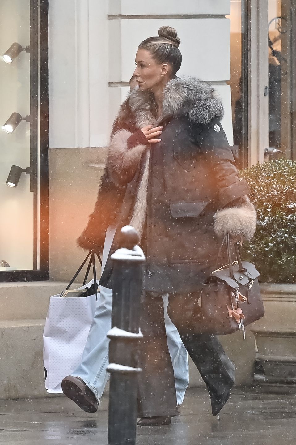 Odpicowana Małgorzata Rozenek pędzi do jubilera