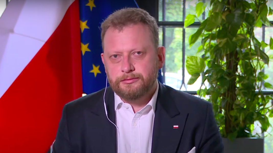 Łukasz Szumowski ma koronawirusa. Jak przechodzi chorobę?