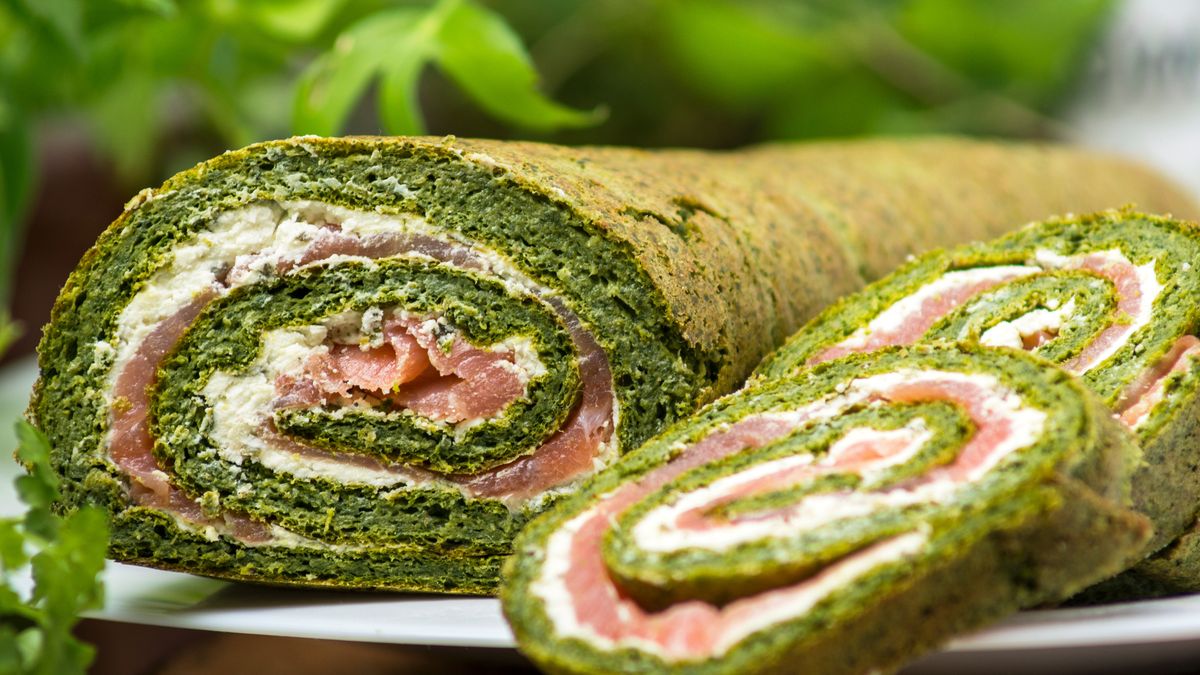 Rolada szpinakowa z łososiem to klasyk na przyjęcia w domu