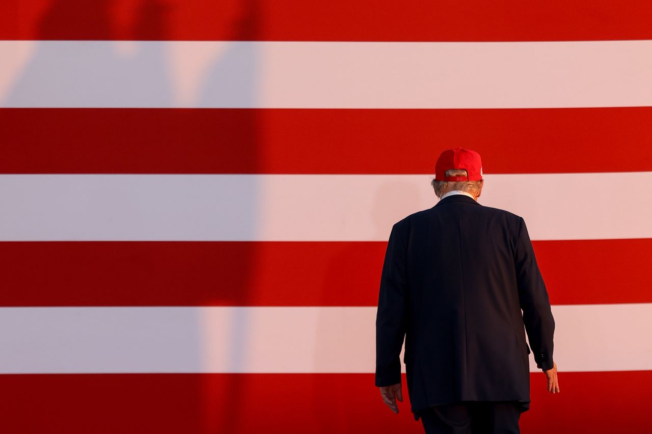 Trump zwiększa presję celną na partnerów handlowych, rynek reaguje