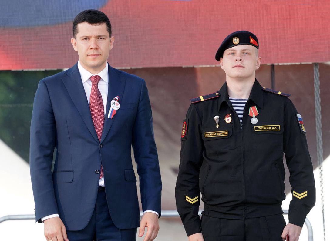 Gubernator obwodu królewieckiego Anton Alichanow (po lewej)