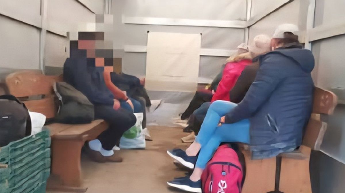 Dziewięć osób na pace busa. Znamy karę dla kierowcy