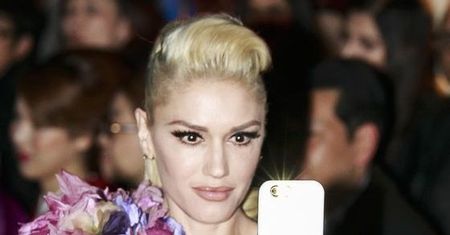 Kabaretki i sztuczne kwiaty. Gwen Stefani jak tancerka burleski