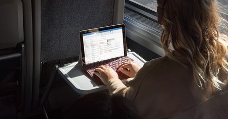 Microsoft Surface z dwoma ekranami i nowy komunikator – trwają wewnętrzne testy