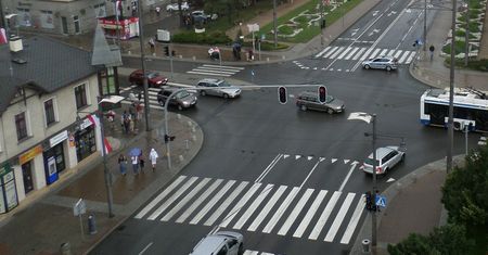 Mandat za wyprzedzanie 1500 zł. Wielu kierowców nie wie, że popełnia błąd