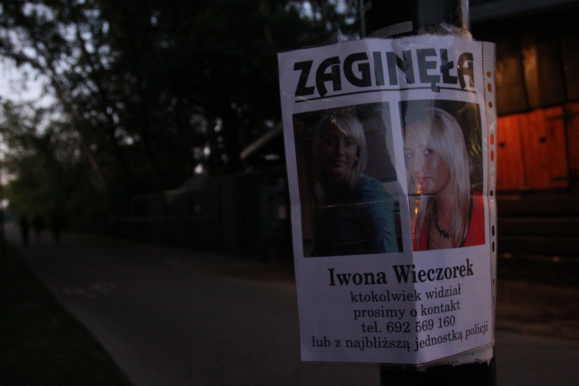 Zdjęcia z pierwszych tygodni poszukiwań, w których udział brali m.in. Krzysztof Rutkowski (detektyw) oraz Krzysztof Jackowski (jasnowidz).