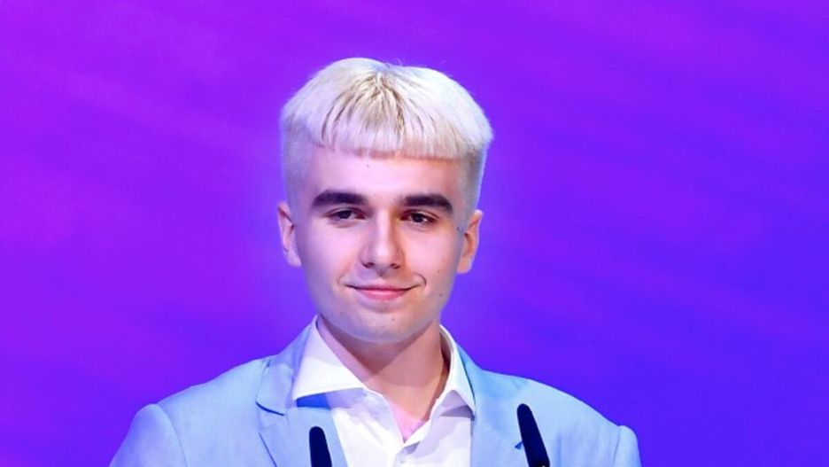 Mata bierze udział w aukcji charytatywnej