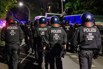 Policja w Berlinie postawiona w stan gotowości. Zamieszki już były