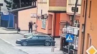 Mszczonów: 44-latek zatrzymany za skakanie po dachach samochodów. Straty oszacowano na 6800 zł! [VIDEO]