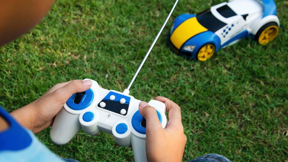 Zdalnie sterowany samochód to świetny pomysł na prezent dla małego fana motoryzacji